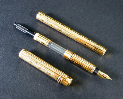 Penna stilografica MUST DE CARTIER Stylo Plume Losange, placcata oro 18k. - Nuova - Francia, Anni 70/80