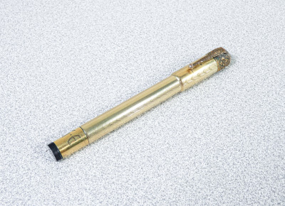 Penna stilografica con pennino rientrante PILUS Montegrappa, laminata in oro. Italia, Anni 20