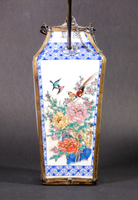 Pipa da oppio in ceramica decorata. Cina
