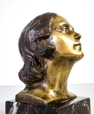 Scultura in bronzo di Celestino FUMAGALLI (1864-1941) Busto di donna. Italia, Primo Novecento