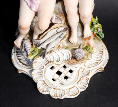 Scultura in ceramica dipinta a mano della manifattura C. VILLARI Capodimonte. Pescatori. Italia, Novecento