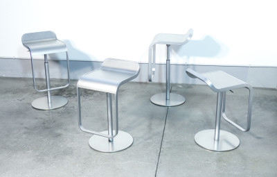 Set di quattro sgabelli LEM, design Shin & Tomoko AZUMI per LAPALMA. Regolabili in altezza, in acciaio. Italia, 2000