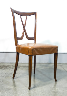 Set di sei sedie liberty, art nouveau, in legno massello e rivestimento in cuoio. Italia, Fine Ottocento Primo Novecento