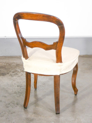 Set di otto sedie Luigi Filippo, in legno di noce, originali d