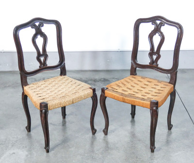 Set di otto sedie stile Luigi XVI, due troni a braccioli, in legno di noce. Ottocento 