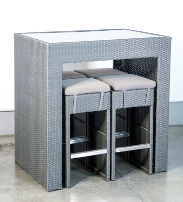 Set lounge bar da esterno, composto da quattro panche e tavolo con piano in vetro, portabicchieri e portabottiglie integrati. Ultranatura - serie Palma
