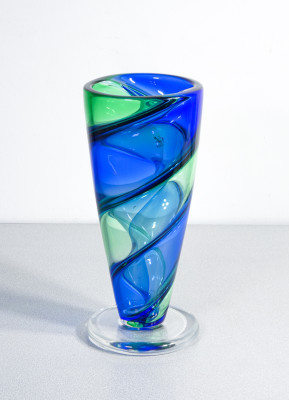 Vaso in vetro soffiato Fornace MIAN Twister blu e verde. Murano, 2001