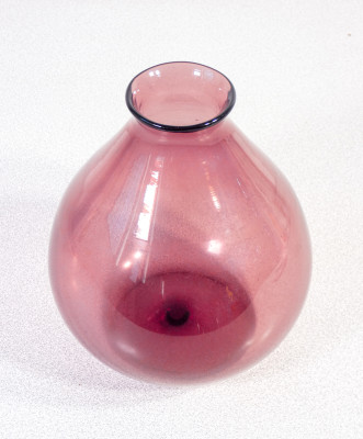 Vaso in vetro soffiato di Murano. Italia, Anni 80