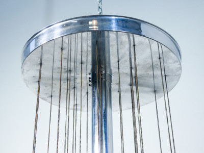 Lampadario, design Gaetano SCIOLARI, in metallo cromato e vetro. Italia, Anni 60