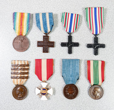 Medagliere di guerra costituito da otto medaglie. Italia, Primo Novecento
