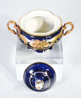 Servizio da tè, caffè KPM Krister Porzellan Manufaktur serie Friederike, decorata in blu cobalto e oro. Germania, Anni 30