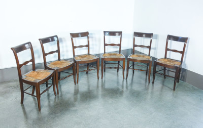 Sei sedie campagnole in legno di faggio, con sedute in paglia. Italia, Ottocento