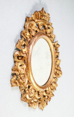 Specchiera originale settecentesca in legno scolpito e dorato in foglia oro. Settecento