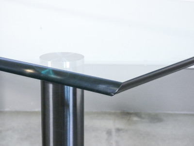 Tavolo in cristallo design italiano nello stile di Marco ZANUSO. Italia, Anni 80