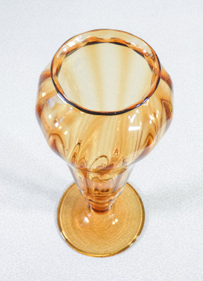 Vaso in vetro soffiato design Vittorio ZECCHIN per MVM Cappellin. Murano Italia, Anni 20