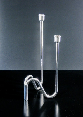 Candeliere mod. Fiamma design Lino SABATTINI per Argenteria Sabattini in metallo argentato. Italia, Anni 70/80