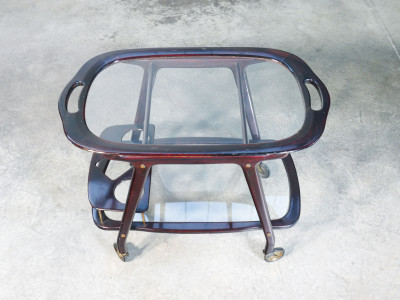 Carrello portavivande design Cesare LACCA, in legno laccato e vetro, con vassoio estraibile. Italia, Anni 50