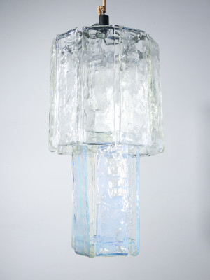 Lampadario design F.lli TOSO, con elementi diffusori componibili in vetro soffiato a due colori. Murano Italia, 1970 ca.