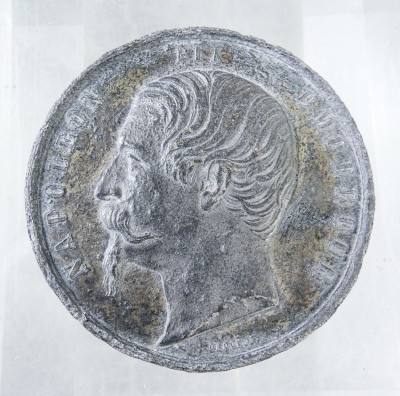 Lotto di medaglie francesi, raffiguranti Luigi XV, Maurizio di Sassonia, Luigi XVI e Napoleone III con la consorte Eugenia. Francia