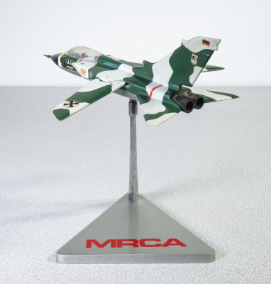 Modellino di aereo da guerra in alluminio, Panavia Tornado. Anni 80