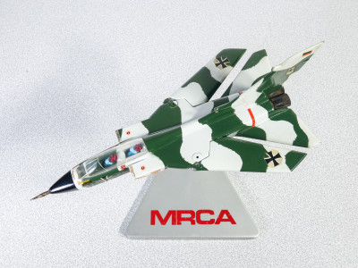 Modellino di aereo da guerra in alluminio, Panavia Tornado. Anni 80
