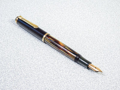Penna stilografica PELIKAN 400 Pennino in oro 14 carati. Germania, Anni 50