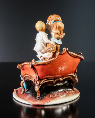 Scultura in ceramica di Donna con Bambino. Bruno MERLI, Capodimonte. Novecento