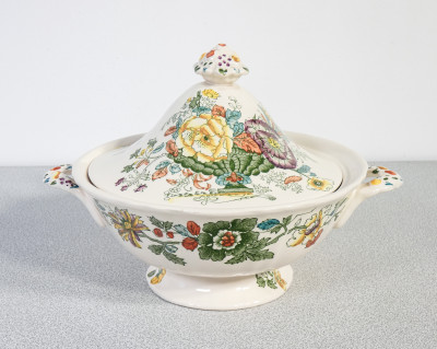 Servizio da tavola MASON'S in ceramica decorata, composto da 41 pezzi. Inghilterra, Novecento