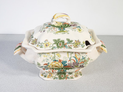 Servizio da tavola MASON'S in ceramica decorata, composto da 41 pezzi. Inghilterra, Novecento