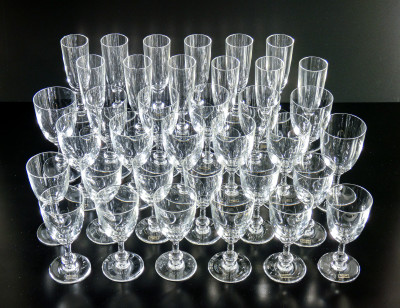 Set di 36 bicchieri SAINT-LOUIS in cristallo, modello BIZET. 12 per vino 12 per acqua 12 flute. Francia, Anni 90