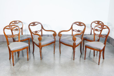 Sei sedie Carlo X in legno di noce, con due troni capotavola. Italia, 1820 ca