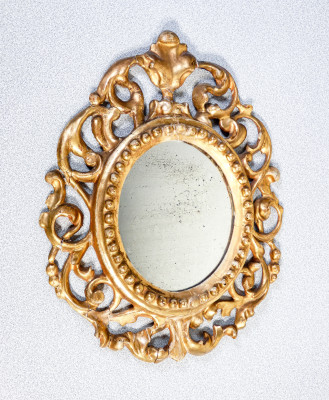 Specchiera originale settecentesca in legno scolpito e dorato in foglia oro. Settecento