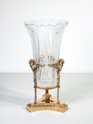 Vaso stile Impero in cristallo molato e metallo dorato. Italia, Novecento