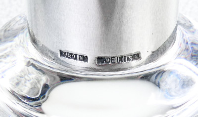 Vaso Moritz, design Lino SABATTINI per Argenteria Sabattini, in metallo argentato e base in vetro. Italia, Anni 90