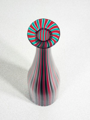 Bottiglia a canne in vetro soffiato, design Giò PONTI per VENINI. Murano, 2010