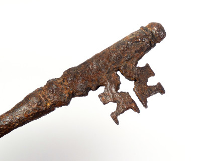 Antica chiave in ferro forgiato e battuto. XVI-XVII sec.