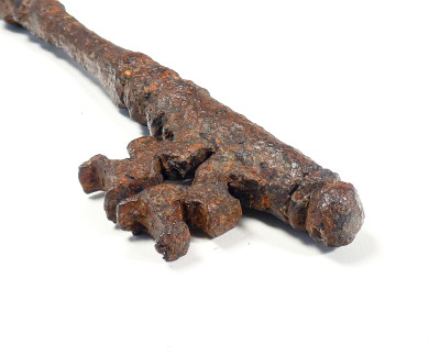 Antica chiave in ferro forgiato e battuto. XVI-XVII sec.