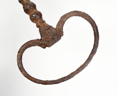 Antica chiave in ferro forgiato e battuto. XVI-XVII sec.
