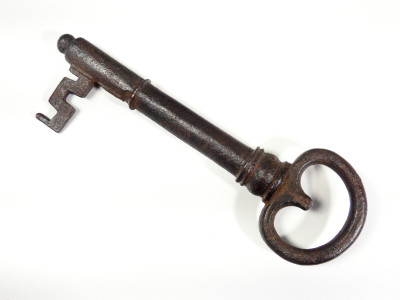 Antica chiave in ferro forgiato e battuto. XVIII-XIX sec.