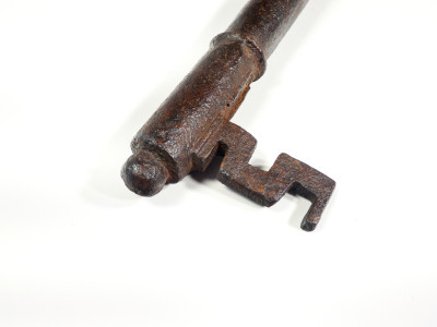 Antica chiave in ferro forgiato e battuto. XVIII-XIX sec.