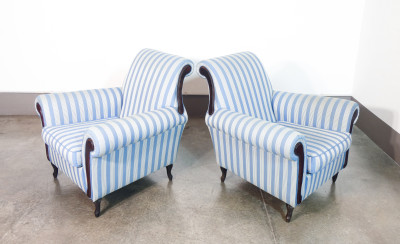 Coppia di poltrone Art Decò con elementi decorativi in legno. Italia, Anni 30