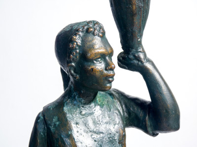 Coppia di portacandele in bronzo raffiguranti due moretti, una donna e un uomo. Fine Ottocento Primo Novecento