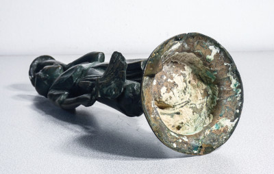 Coppia di portacandele in bronzo raffiguranti due moretti, una donna e un uomo. Fine Ottocento Primo Novecento