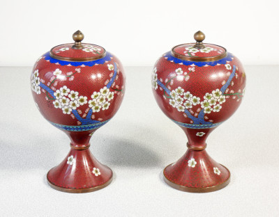 ?? COPPIA VASI CLOISONNÉ DECORAZIONE FLOREALE FIORI METALLO SMALTO POLICROMO