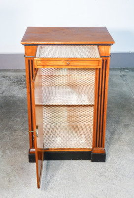 Credenza Luigi XVI in legno di ciliegio e piano in noce, con dettagli ebanizzati. Secondo Ottocento
