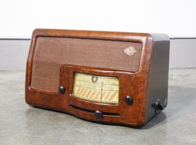 Radio a valvole La Voce del Padrone mod. Marconi 1561. Italia, Anni 40