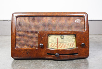 Radio a valvole La Voce del Padrone mod. Marconi 1561. Italia, Anni 40