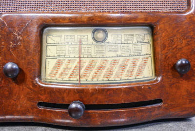 Radio a valvole La Voce del Padrone mod. Marconi 1561. Italia, Anni 40