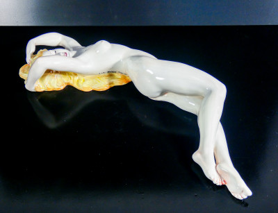 Scultura in ceramica C.I.A. Manna Nudo femminile disteso. Torino Italia, Anni 30