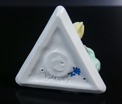 Sculturina in ceramica Pinguino con cuccioli Valter - Capodimonte. Italia
